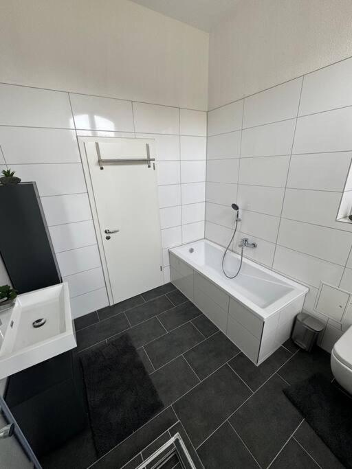 Apartment Mit Parkplatz Und Wifi Magdeburg Ngoại thất bức ảnh